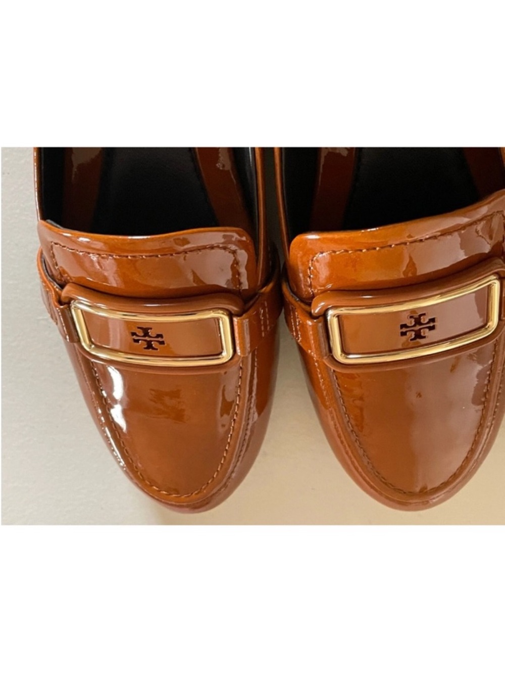 Tory Burch Men’s Glossy Cognac Loafers with Gold Logo Accent